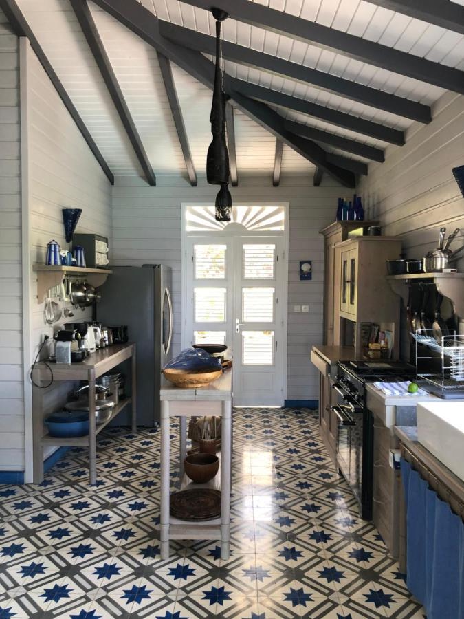 La Maison Bleue - Les Hauts De La Baie Terre-de-Bas 외부 사진