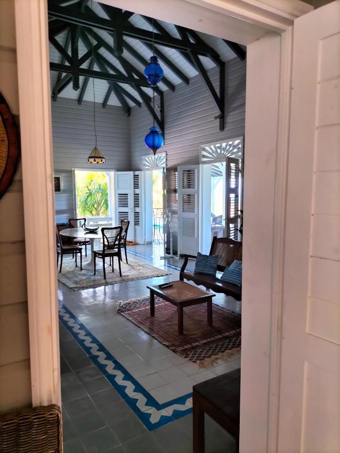 La Maison Bleue - Les Hauts De La Baie Terre-de-Bas 외부 사진